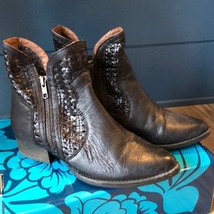 Seychelles flip a coin bootie